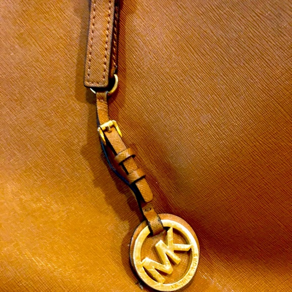 Michael Kors Jet Set Tote - Picture 1 of 3